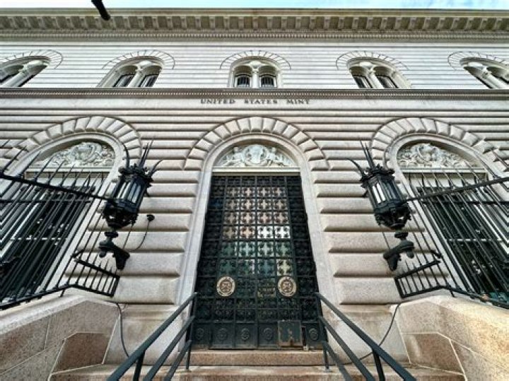 Is the Mint building or hunting more effective?